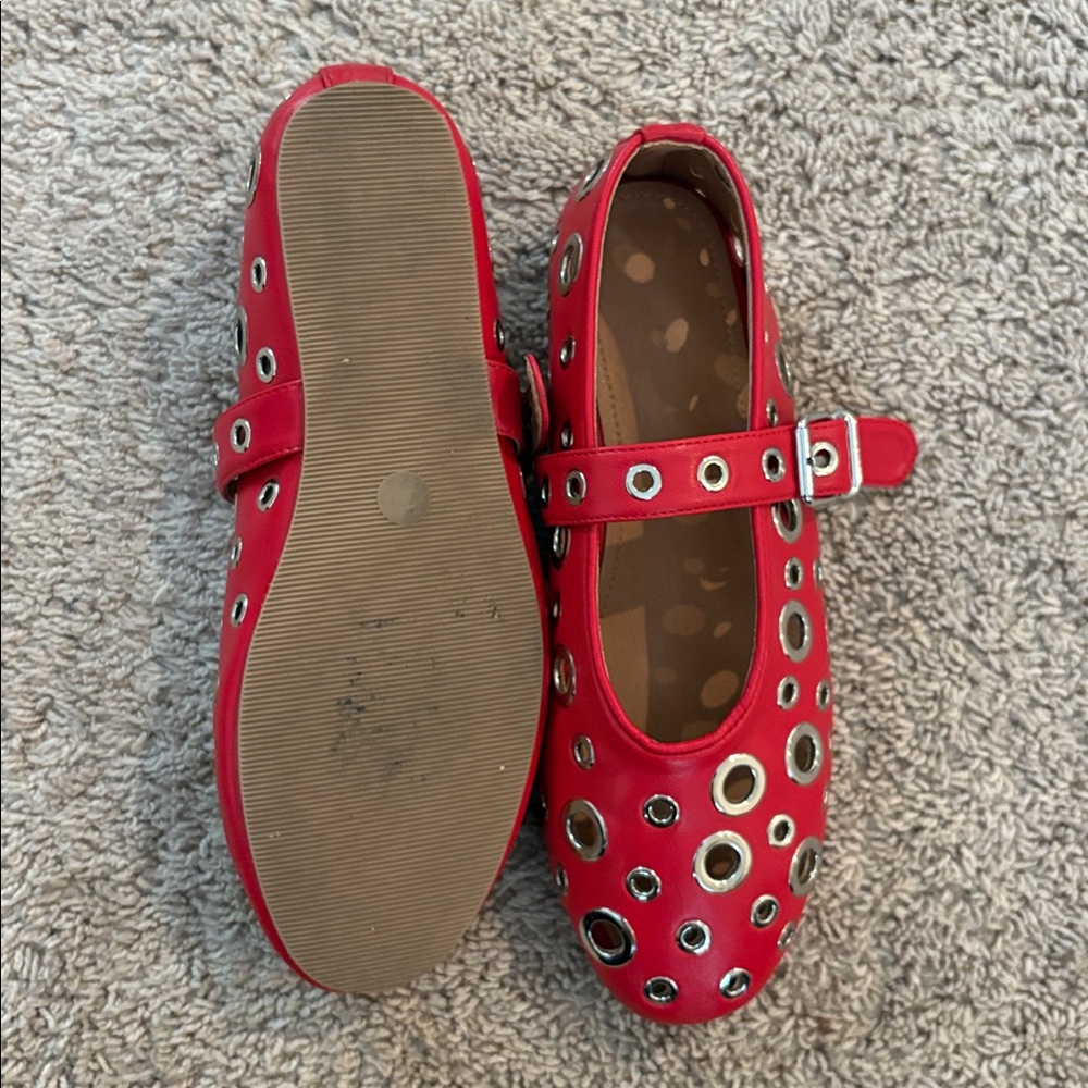 Red Flats. - Picture 2 of 3